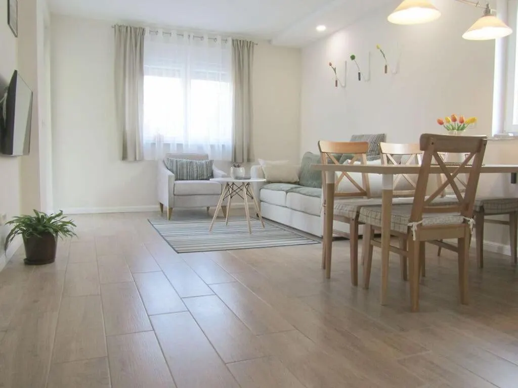 Hébergement de vacances Villa Luka Apartment Cream Funtana