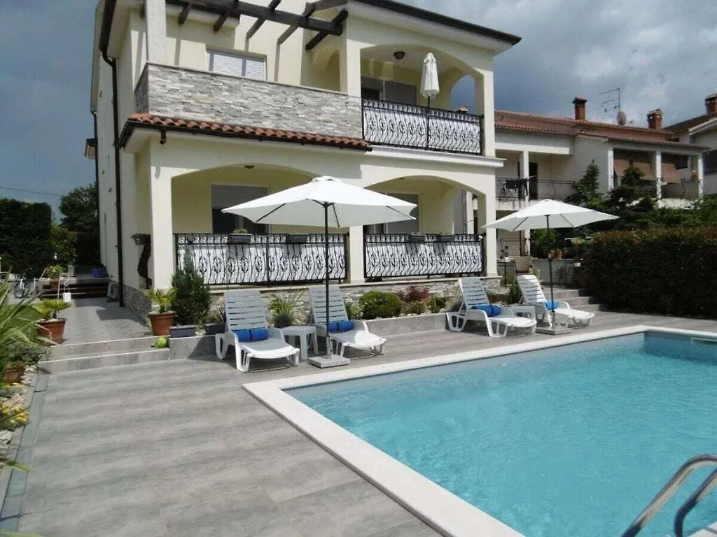 Villa Luka Apartment Cream Funtana Hébergement de vacances