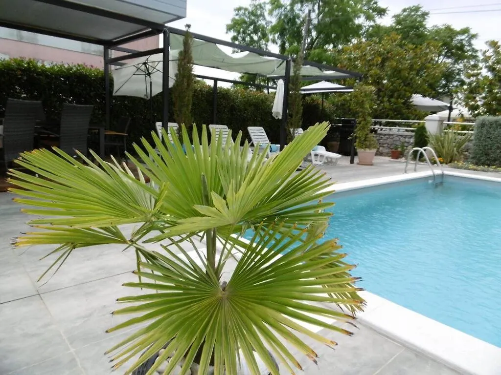 Дом отдыха Villa Luka Apartment Cream Фунтана