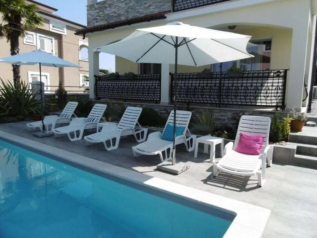 Villa Luka Apartment Cream Funtana