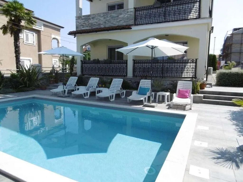 Villa Luka Apartment Cream Funtana 0*,